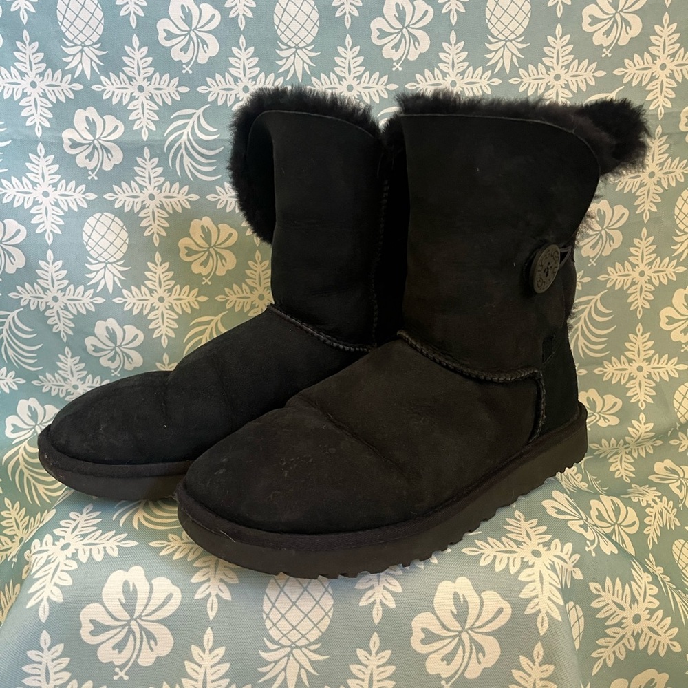 UGG Boots Women 11 Black Bailey Button Il Sheepskin Suede Winter
Bootie 1016226 - Picture 3 of 9